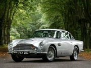 Aston Martin DB5 - samochód, który pokochał Bond. James Bond